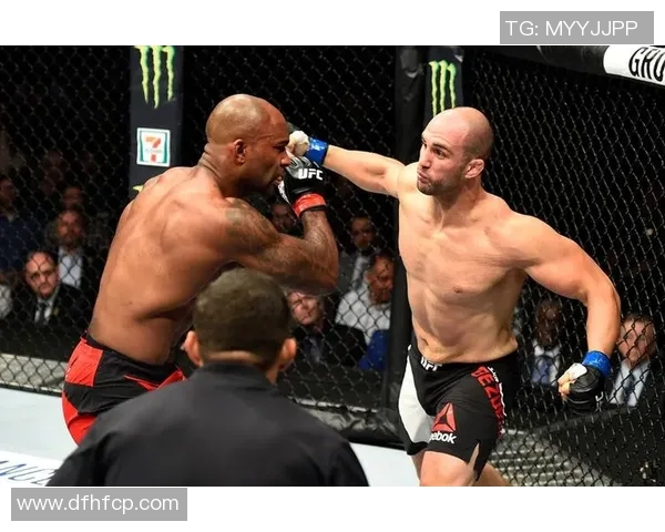 UFC琼斯与科米尔二番战精彩回顾与赛后分析全景展现